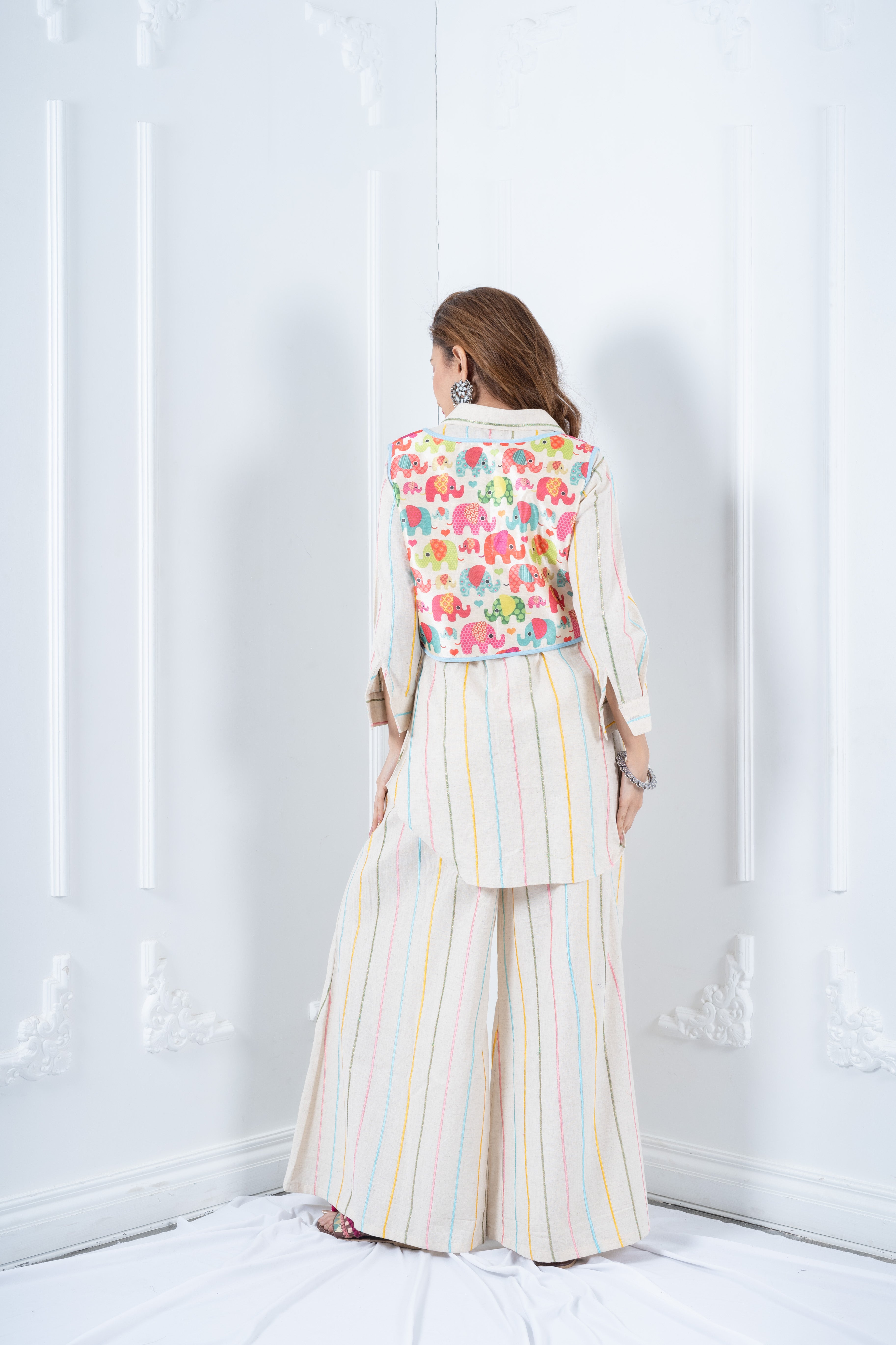 Off white kurta set with elephant printed jacket